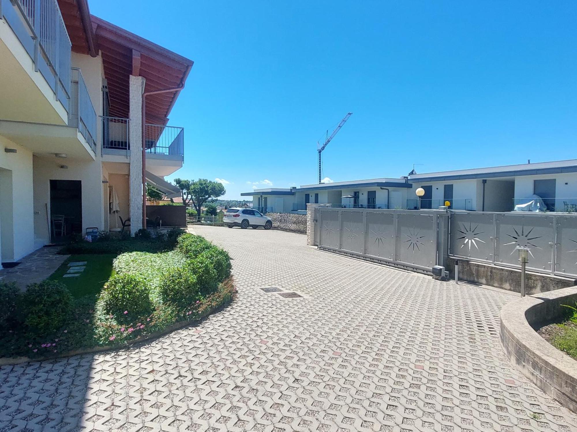 Apartment Brezza Di Lago - Regarda Travel Lazise Bagian luar foto