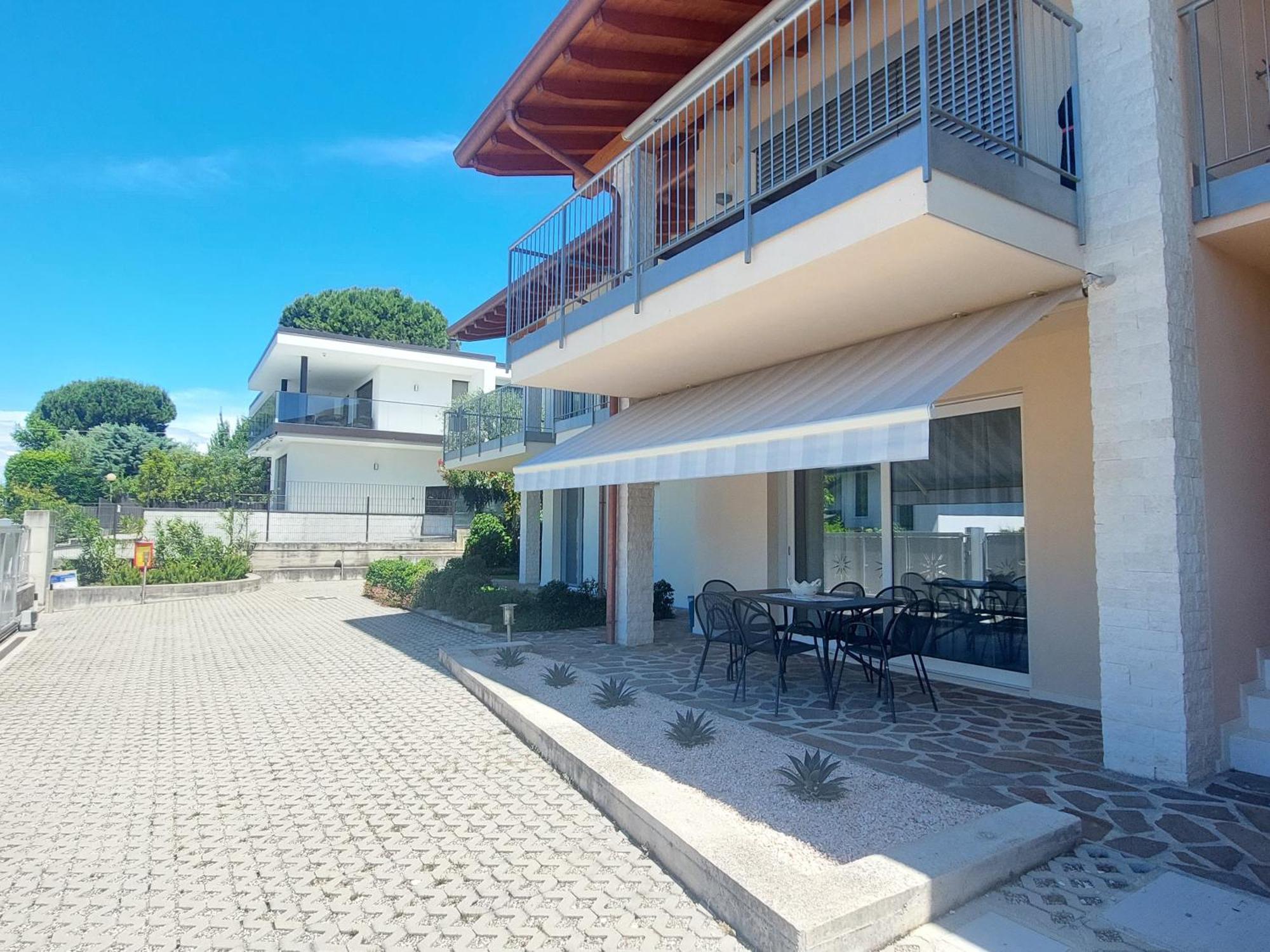 Apartment Brezza Di Lago - Regarda Travel Lazise Bagian luar foto